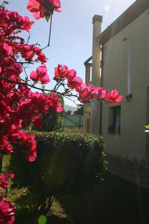 Casa Vacanze Menta Fiorita ฟลูมินิ ดิ กวาร์ตู ภายนอก รูปภาพ